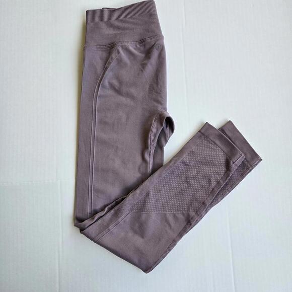 Lululemon Women's High-Waisted Seamless Leggings in Mauve - Picture 8 of 9